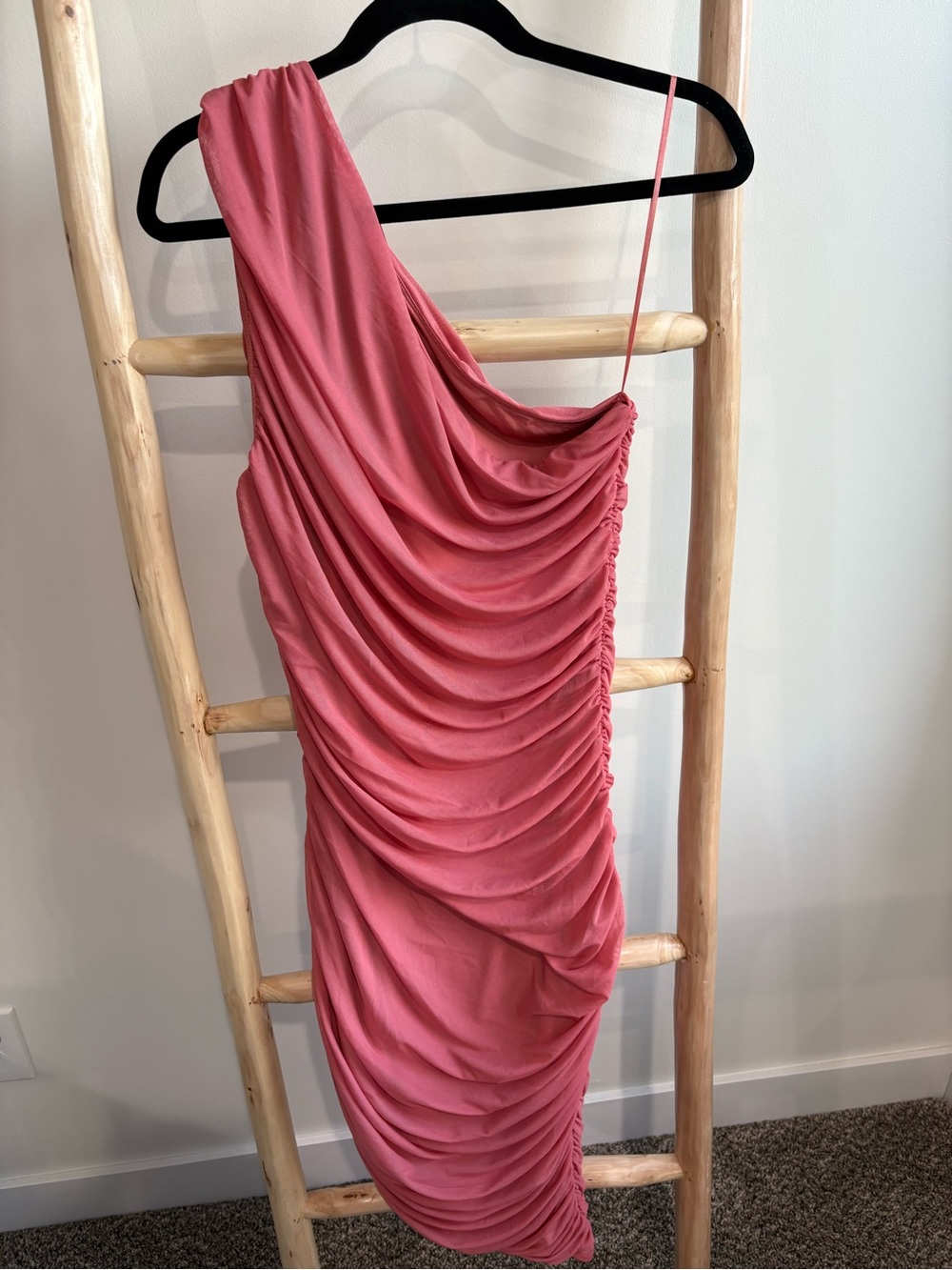 Express One-Shoulder Ruched Pink Dress - Picture 4 of 4